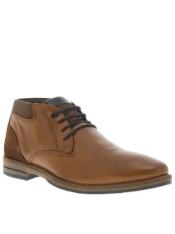 Bottines en cuir cognac avec un talon décroché bas et des lacets