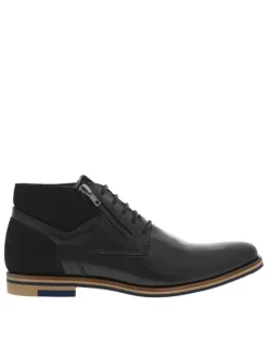 Bottines en cuir noires à bout droit avec un talon décroché bas