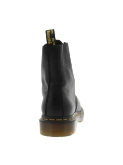 Bottines en cuir noires à talon décroché bas avec des lacets ronds