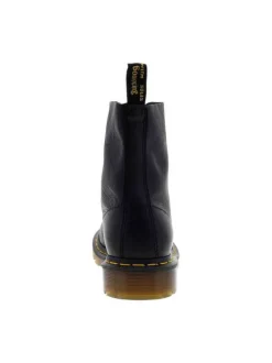 Bottines en cuir noires à talon décroché bas avec des lacets ronds