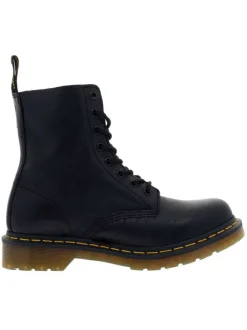 Bottines en cuir noires à talon décroché bas avec des lacets ronds
