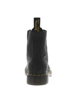 Bottines en cuir noires à talon décroché bas avec des lacets ronds
