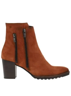 Bottines en cuir suède brique à semelle avant patinée, talon décroché haut et à zip latéraux
