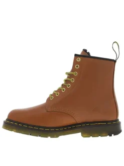 Bottines en cuir tan à talon décroché bas et à lacets ronds jaunes