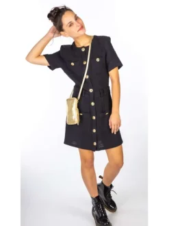 Bottines noire en cuir enduit à talon décroché bas avec des lacets ronds