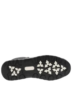 Bottines noires à talon plat à lacets avec des œillets métalliques
