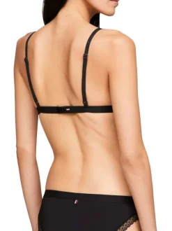 Brassière noire unie avec un bonnet triangle à dentelle et des bretelles
