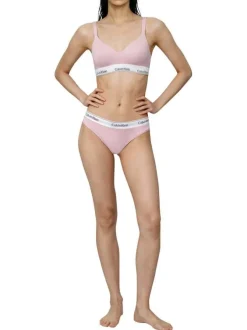 Brassière rose sans armature pourvue d'un large élastique sous poitrine