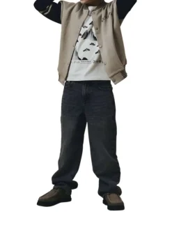 Cardigan boutonné en coton taupe avec un col rond et des manches longues noires