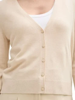 Cardigan beige uni léger avec un col v et des boutons à l'avant