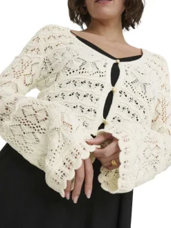 Cardigan écru uni pourvu d'une coupe droite et de manches longues