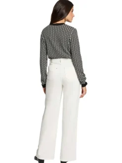 Cardigan noir à losanges bicolores et à coupe ajustée avec un col rond