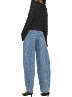 Cardigan noir uni pourvu d'une coupe droite et de manches longues