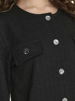 Cardigan noir uni texturé à coupe courte avec des poches à rabat à la poitrine