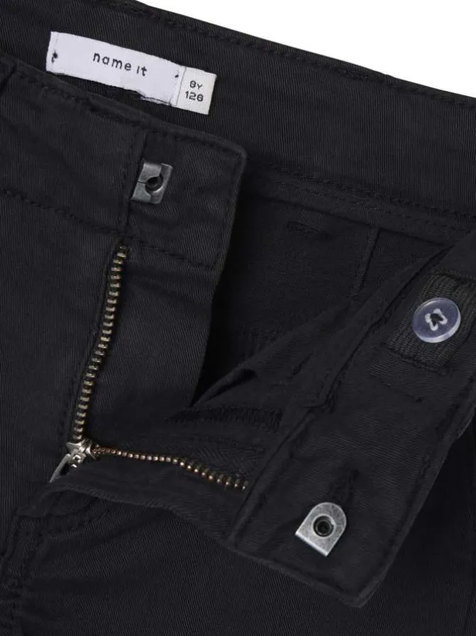 Cargo en coton noir uni avec une coupe regular fit et une taille basse