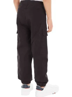 Cargo en coton noir uni avec initiales de la marque brodé sur la poche gauche