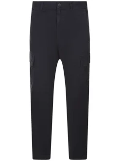 Cargo en coton bleu marine uni avec une coupe tapered et des poches