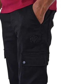 Cargo en coton noir uni multi-poches avec une coupe regular fit