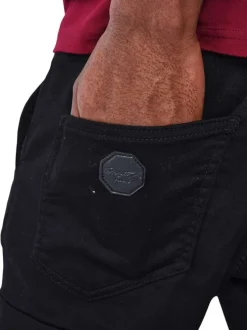 Cargo en coton noir uni multi-poches avec une coupe regular fit