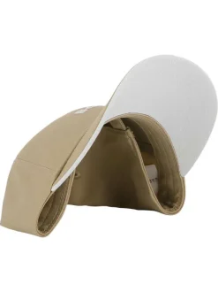 Casquette en coton beige pourvue du nom de la marque à l'avant