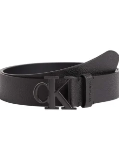 Ceinture en cuir grainé noire avec monogramme de la marque comme boucle