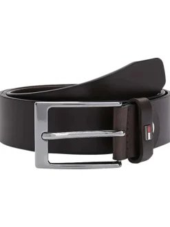 Ceinture en cuir marron avec une boucle ardillon