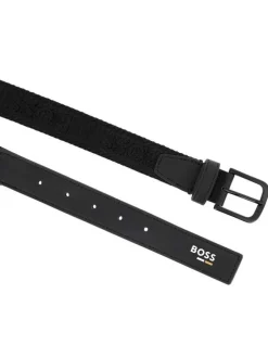 Ceinture en cuir noire unie avec une boucle carrée métallique