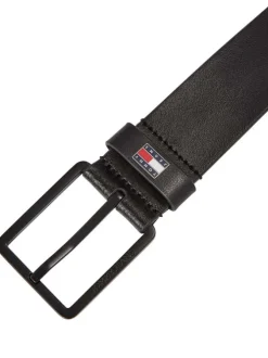 Ceinture en cuir noire unie avec une boucle carrée noire métallique