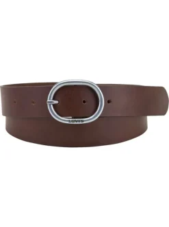 Ceinture en cuir lisse pourvue d'une fermeture argentée au nom de la marque