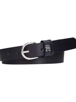 Ceinture en cuir marine unie avec une boucle et un logo métalliques argentés