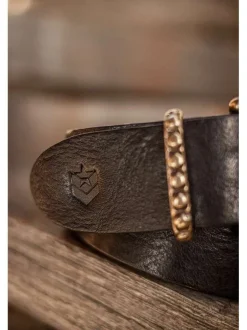 Ceinture en cuir noir à boucle à ardillon fantaisie dorée