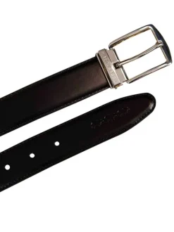 Ceinture en cuir noire satinée pourvue d'une boucle à ardillon
