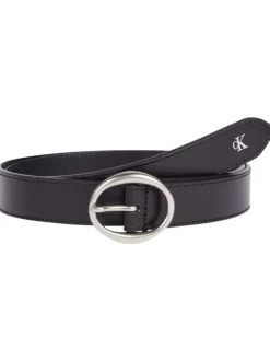 Ceinture en cuir noire unie avec boucle argentée en forme d'oval