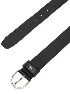 Ceinture en cuir noire unie avec fermeture à boucle à ardillon dorée