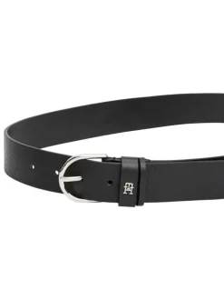 Ceinture en cuir noire unie avec fermeture à boucle à ardillon dorée