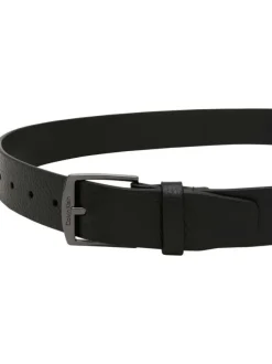 Ceinture en cuir noire unie avec nom de la marque gravé sur la boucle