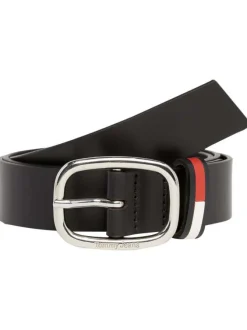Ceinture en cuir noire unie avec nom de la marque inscrit sur la boucle