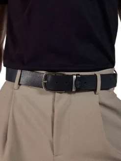 Ceinture en cuir noire unie pourvue d'une boucle de fermeture métallique