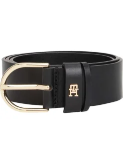 Ceinture noire en cuir lisse pourvu d'une boucle ardillon dorée