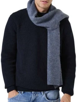 Écharpe bleue unie en maille côtelée
