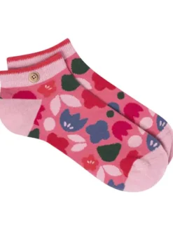 Chaussettes basses roses en coton biologique mélangé avec des imprimés de fleurs