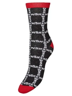 Chaussettes noires, blanches et rouge avec inscriptions et une coupe haute