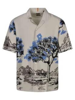 Chemise beige avec paysage imprimé à coupe droite avec un col cubain