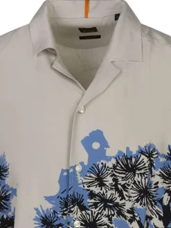 Chemise beige avec paysage imprimé à coupe droite avec un col cubain