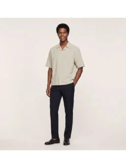 Chemise beige à coupe droite pourvue d'un col cubain et de manches courtes