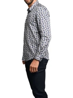 Chemise blanche fleurie avec une coupe ajustée et broderie sur la poitrine