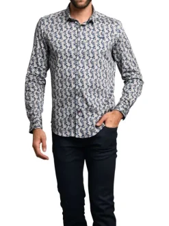 Chemise blanche fleurie avec une coupe ajustée et broderie sur la poitrine