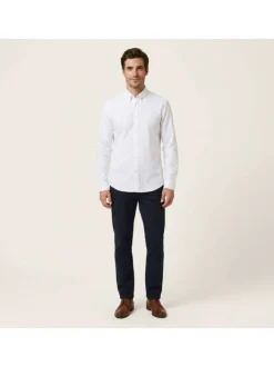 Chemise blanche unie en coton avec une coupe droite et un col à revers