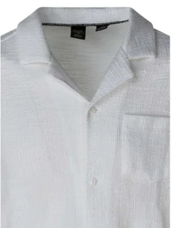 Chemise blanche unie pourvue d'une coupe droite et d'un col cubain