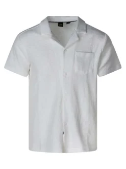 Chemise blanche unie pourvue d'une coupe droite et d'un col cubain
